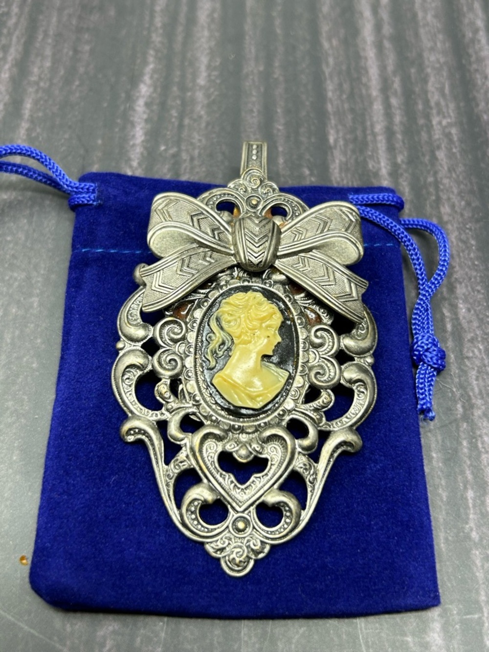 Vintage Cameo Dress Clip Fur Clip Large Ornate Silver Tone Victorian Style - Picture 2 of 8